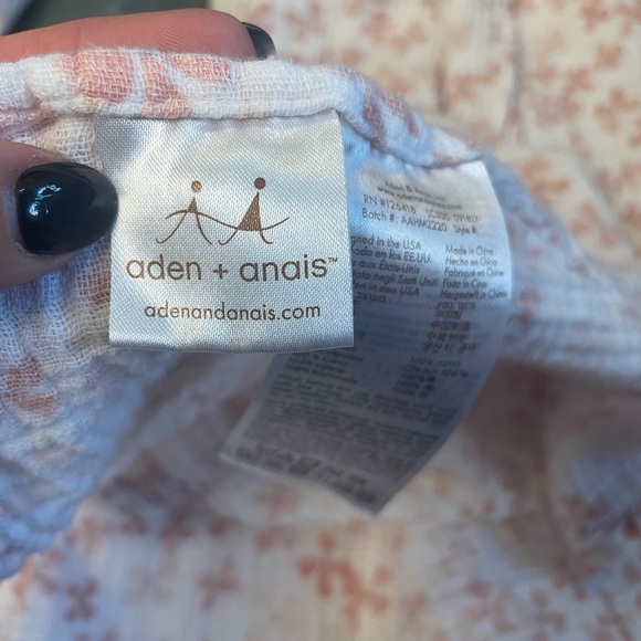 2 pack of Aden and Anais Gauze Swaddles. - Picture 3 of 4